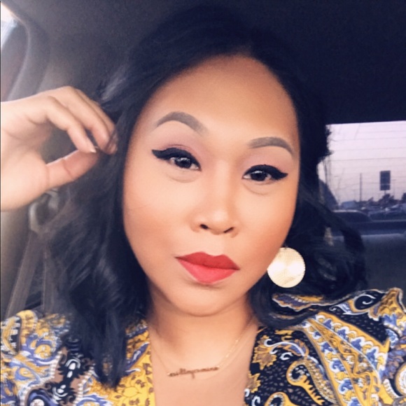 Meet your Posher 🙋🏻‍♀️ - Picture 1 of 1